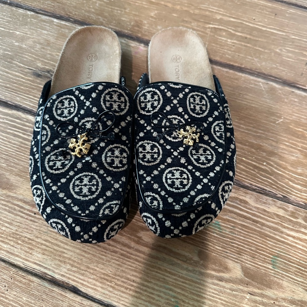 Tory Burch Charm Mule in Black size W9